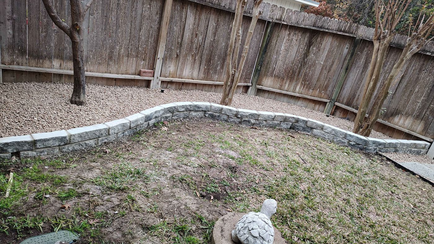 Curved retaining wall with gravel bed